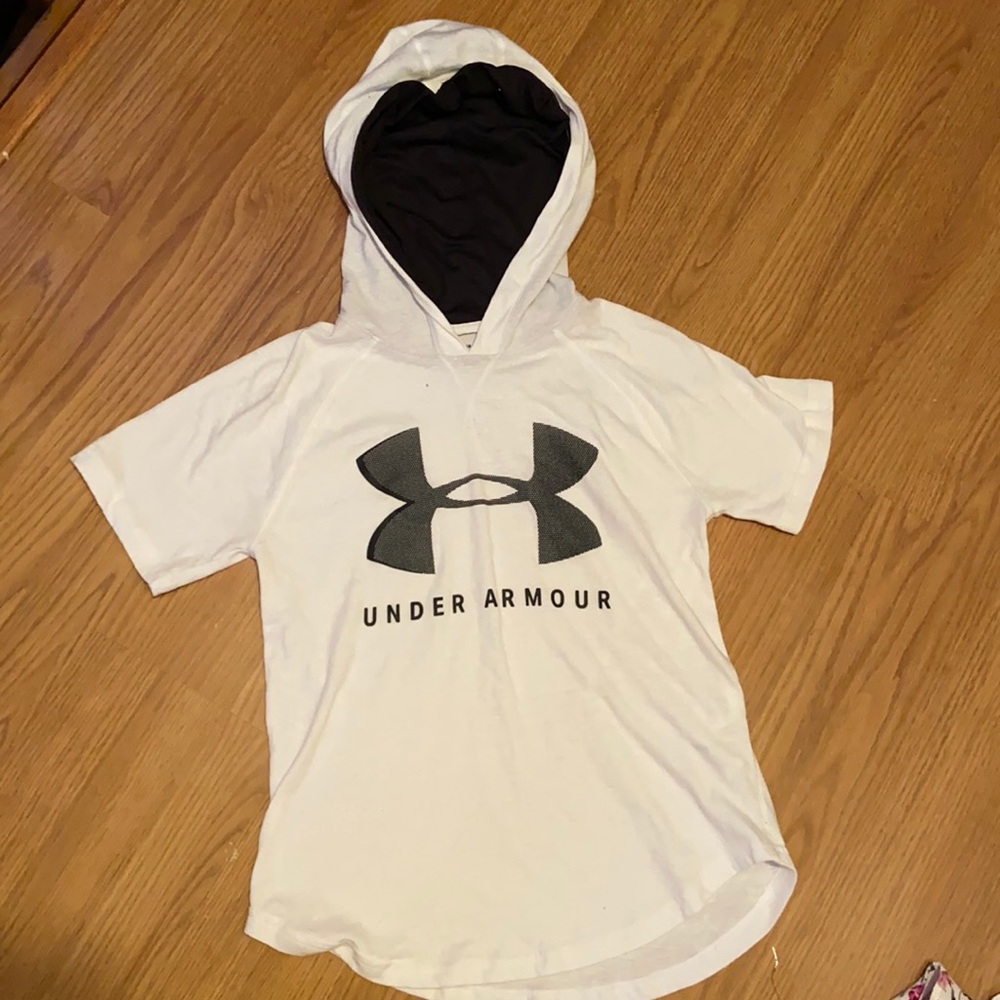 Under armor workout tee with hood